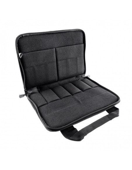 Interior view UTG double pistol case with padded lining and magazine pouches Interior view UTG double pistol case with padded lining and magazine pouches